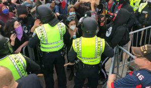 USA: Manifestants anti-Trump et pro-Trump se font face à Boston