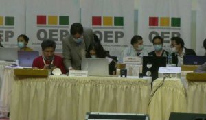 Bolivie: le tribunal électoral poursuit le décompte des voix et examine les bulletins de vote