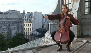 De la musique sur les toits de Paris : la violoncelliste Camille Thomas joue Ravel