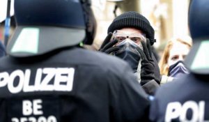 À Berlin, les "anti-masques" protestent contre les mesures restrictives liées au Covid-19