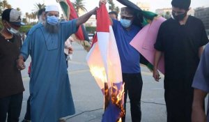 Libye: des manifestants brûlent des portraits du Président Macron suite à ses propos