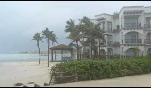 Mexique: vents violents sur Playa del Carmen à l'approche de l'ouragan Zeta