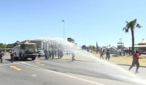 Afrique du Sud: canon à eau et gaz lacrymogènes contre des manifestants anti-racisme