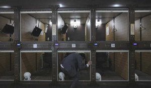 Au Japon, les "hôtels capsule" se réinventent en pleine pandémie