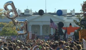 Scène de liesse devant la Maison Blanche après l'annonce de la victoire de Biden