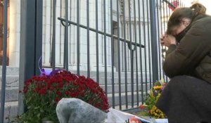 Attaque au couteau à Nice: hommage des habitants devant la basilique