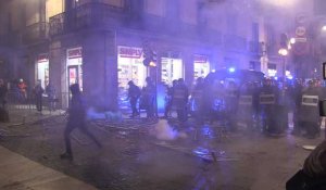 De violents affrontements à Barcelone lors d'une manifestation contre les mesures sanitaires