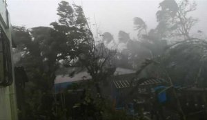 Le typhon Goni balaie les Philippines