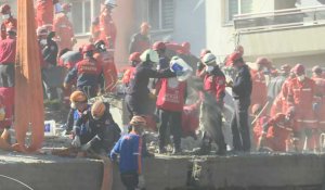 séisme en mer Egée: la recherche de survivants se poursuit à Izmir