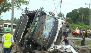 Thaïlande: collision entre un train et un autocar, 17 morts