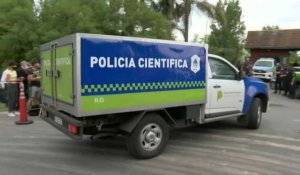 Un véhicule de police scientifique arrive chezMaradona après sa mort