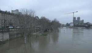 A Paris, la Seine recouvre une partie des voies sur berges