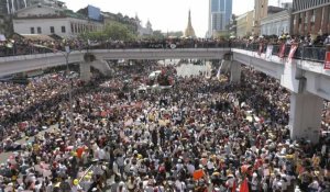 Birmanie: des dizaines de milliers de manifestants malgré la menace militaire