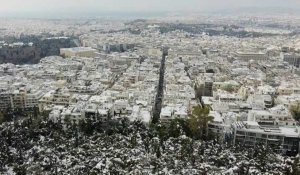 VUES AERIENNES d'Athènes recouverte d'un manteau neigeux