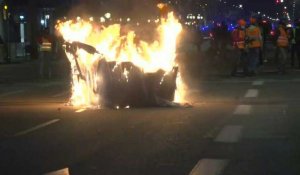 Barcelone: un véhicule en feu lors d'une manifestation en soutien au rappeur incarcéré