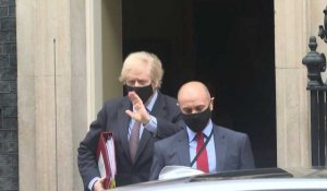 Boris Johnson quitte Downing Street pour se rendre à la séance hebdomadaire des questions au Premier ministre