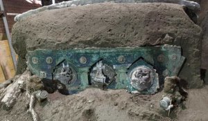 Il a résisté au Vésuve et aux pilleurs : un char d'apparat découvert à Pompéi