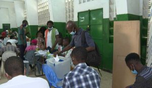 Législatives en Côte d'Ivoire: ouverture des bureaux de vote à Abidjan