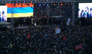 Rassemblement en soutien au Premier ministre en Arménie, où la crise s'aggrave