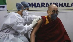 Vaccin: le Dalaï-Lama a reçu sa première dose contre le Covid-19