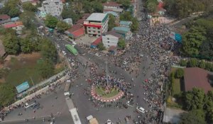 Birmanie: images aériennes de manifestants anti-coup d'État dans les rues