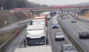 Verglas et pluies verglaçantes: des poids lourds bloqués sur l'autoroute A10 en Indre-et-Loire