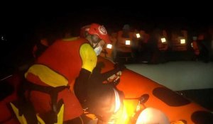 106 migrants secourus par l'ONG Open Arms en pleine tempête