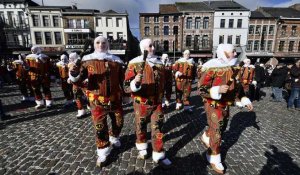 Sans son traditionnel carnaval, la ville belge de Binche fait grise mine