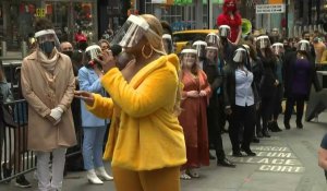 Des artistes de Broadway en représentation à Times Square