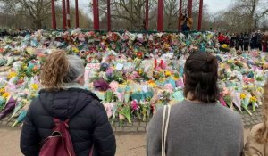 Londres : des fleurs pour rendre hommage à Sarah Everard