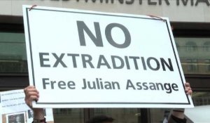 GB: manifestation en soutien à Julian Assange devant le tribunal