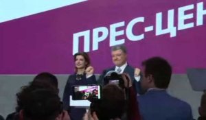Ukraine: battu, le président Porochenko arrive à son QG