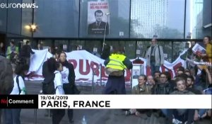 Des manifestants du climat bloquent l'accès aux multinationales françaises