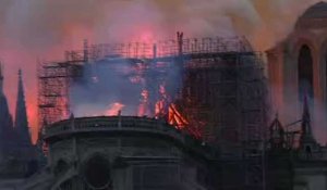 Notre-Dame de Paris: le toit de la cathédrale en flammes
