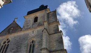 Les Sables d'Olonne. L'église Notre-Dame sonne en signe de solidarité