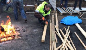 Pacé. Les Gilets jaunes reconstruisent leur cabane incendiée