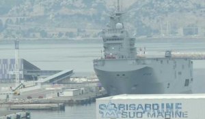 Covid-19: Le porte-hélicoptère Tonnerre arrivé à Marseille, les malades transférés