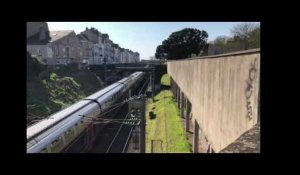 Covid-19 : Le train médicalisé en provenance de Strasbourg arrive en gare d'Angers