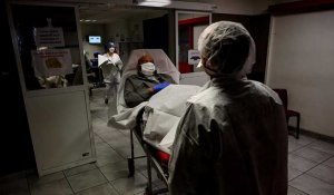 Coronavirus : 8 911 décès au total, plus de 833 en 24 heures en France