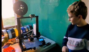 Covid-19 : A 10 ans, Augustin crée des protections avec son imprimante 3D