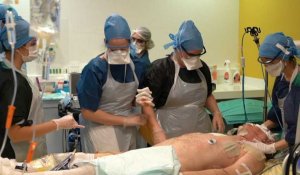 Coronavirus: immersion au coeur du service de "réa" de l'hôpital Lariboisière