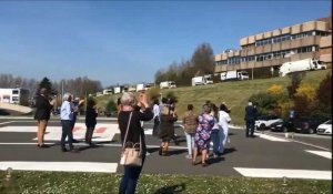 Boulogne-sur-Mer: les agents de collecte klaxonnent en soutien au personnel de l'hôpital Duchenne