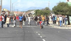 Coronavirus: émeutes dans un township du Cap pour demander de l'aide alimentaire