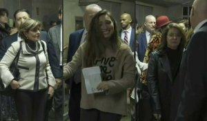 L'avocate Gloria Allred et des victimes quittent le tribunal après l'annonce de la peine de prison de Weinstein