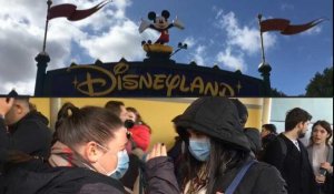 Coronavirus: les visiteurs profitent de Disneyland Paris avant sa fermeture