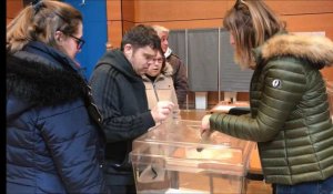 Caudry : avant de voter pour la première fois dimanche, les résidents du foyer Levayer découvrent le bureau de vote