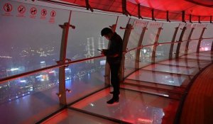 Les gratte-ciels de Shanghai commencent à rouvrir, le virus en baisse
