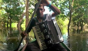 Brésil: "Eder l'accordéoniste", le musicien qui chante pour sauver l'Amazonie