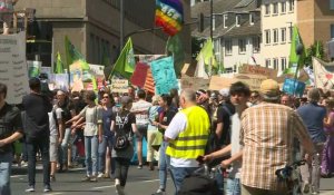 Des milliers de manifestants marchent contre le charbon en Allemagne