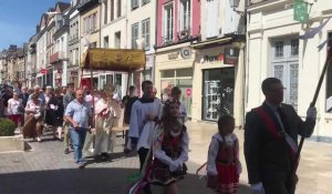 Troyes : une procession dans les rues du Bouchon